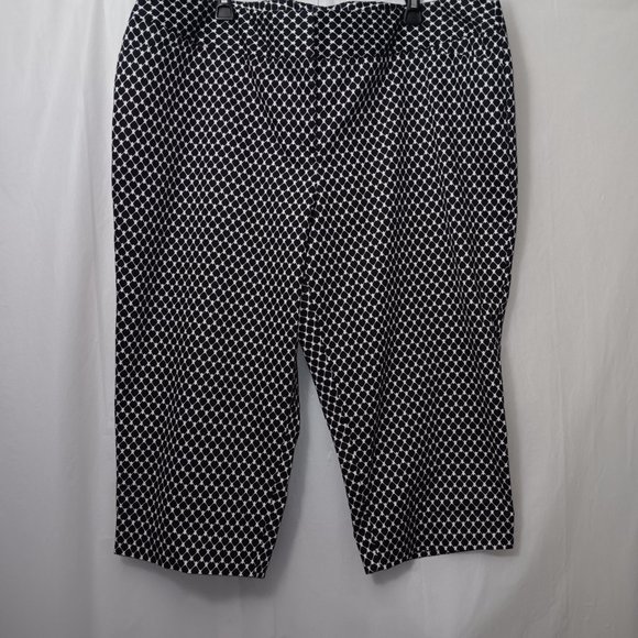 WORTHINGTON WOMAN MODERN FIT COTTON BLEND CAPRI PANTS - Picture 15 of 15